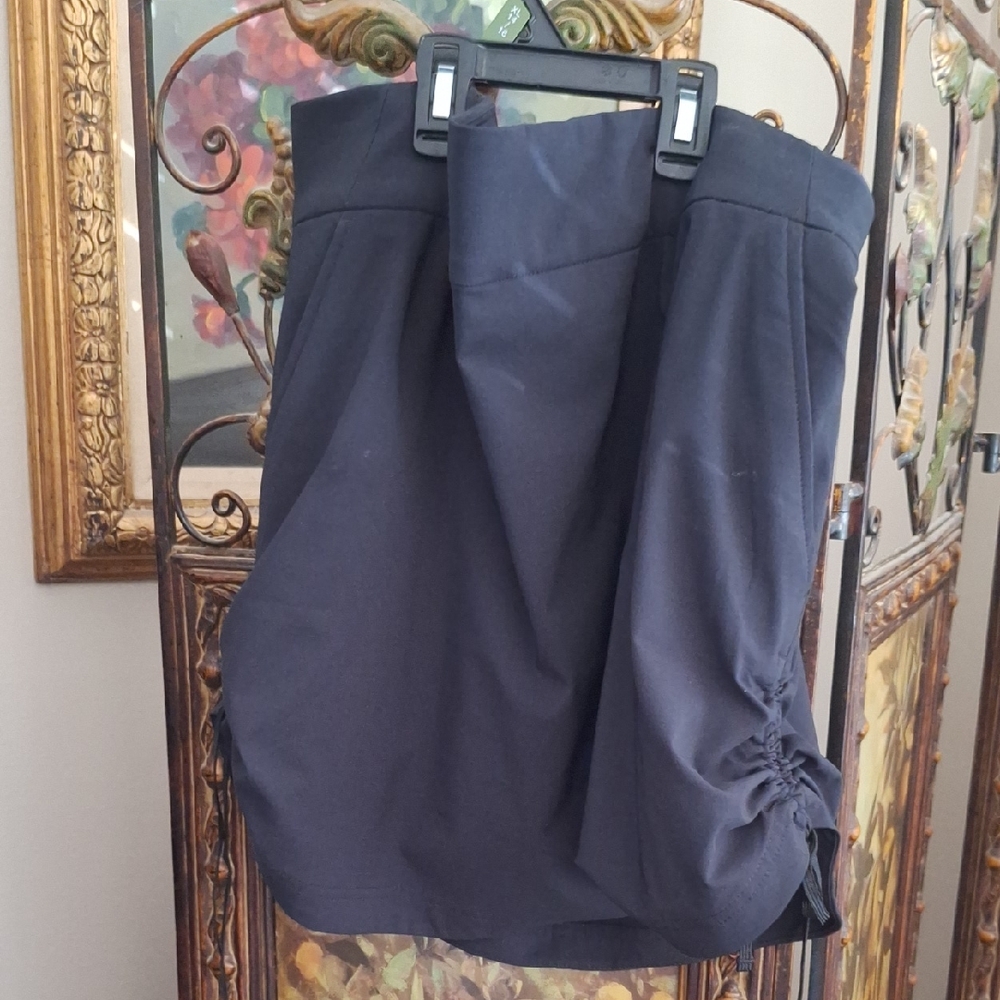 Columbia Skort In Black. Size XL.
